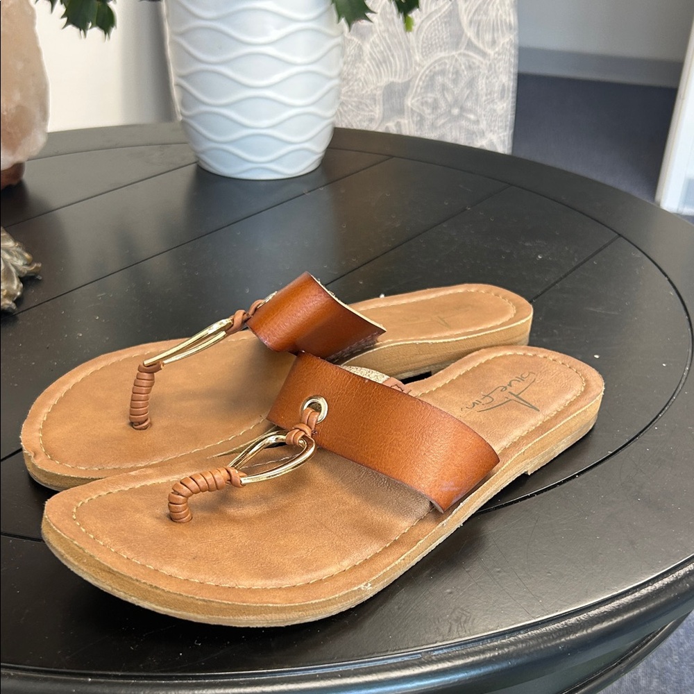 Blue Fin Women’s Cognac Leather Thong Sandals with Gold Ring Accent 8